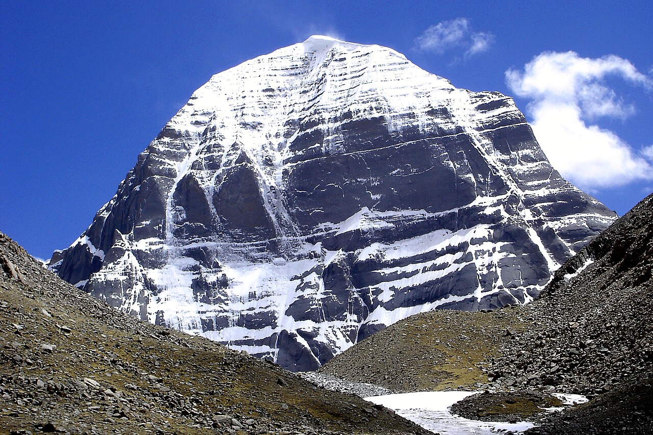 कैलाश पर्वत: भगवान शिव का धाम — रहस्य, महत्व और यात्रा